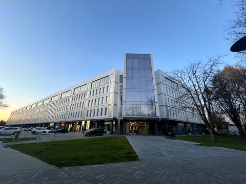 комерційна за адресою Пилипа Орлика просп. (Ілліча), 16