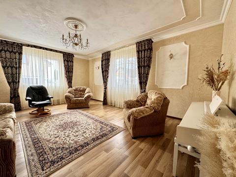 будинок за адресою Київська вул. (Леніна)