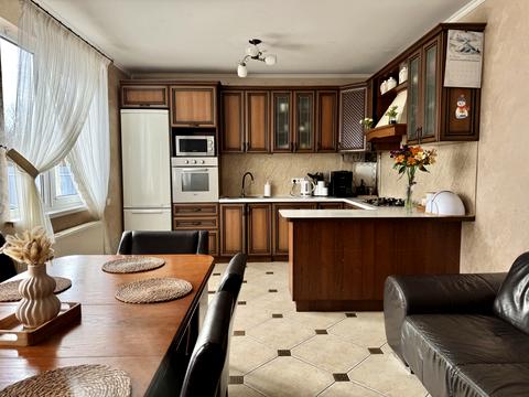 будинок за адресою Київська вул. (Леніна)