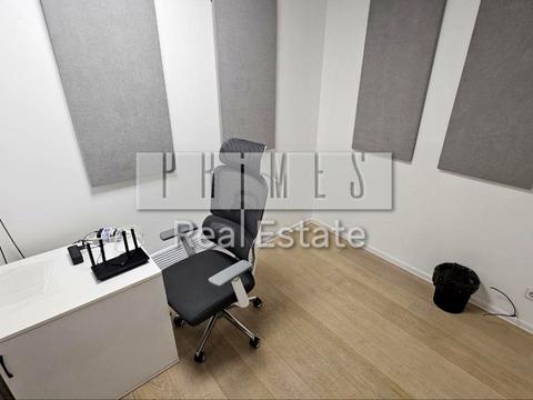 комерційна за адресою Богдана Хмельницького вул., 19-21