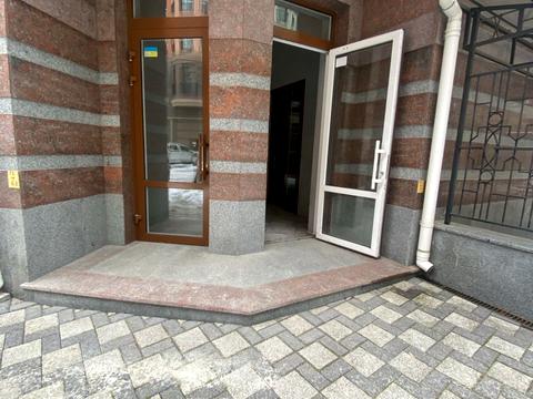 комерційна за адресою Дегтярна вул., 29