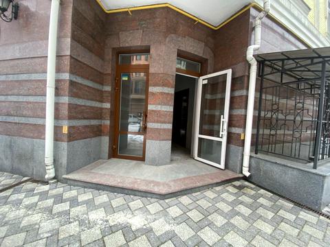 комерційна за адресою Дегтярна вул., 29