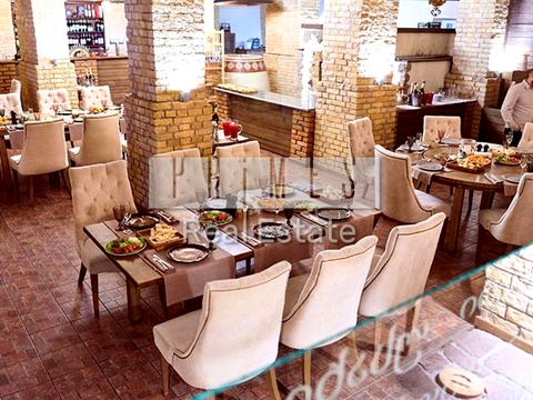 комерційна за адресою Михайла Грушевського вул., 1в