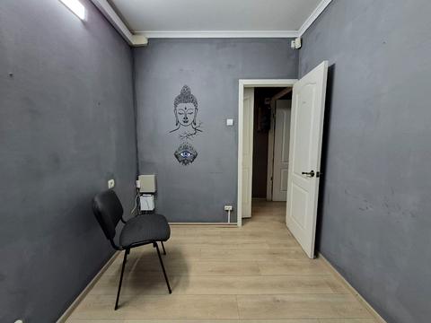 комерційна за адресою Академіка Корольова вул., 74а