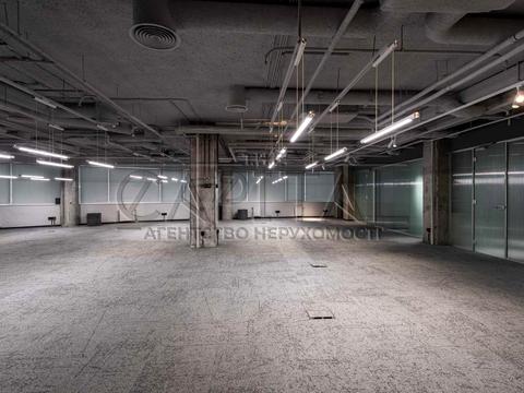 комерційна за адресою Володимирська вул., 33