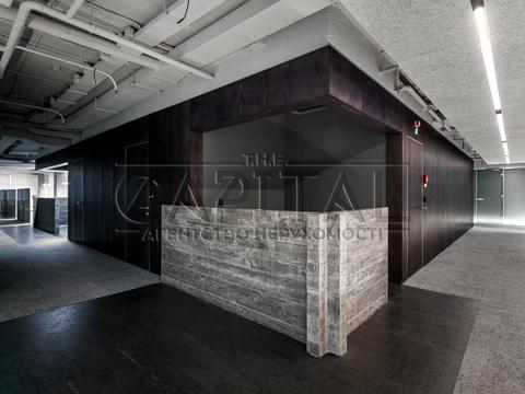 комерційна за адресою Володимирська вул., 33