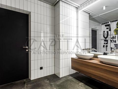 комерційна за адресою Володимирська вул., 33