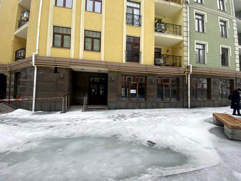 комерційна за адресою Дегтярна вул., 20