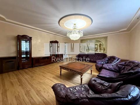 будинок за адресою Парникова вул.