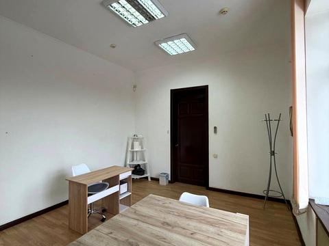 комерційна за адресою Соборна пл. (Жовтнева), 1-Б