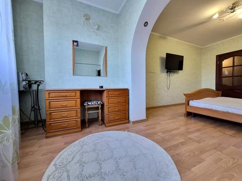 квартира за адресою Академіка Грушевського вул., 38