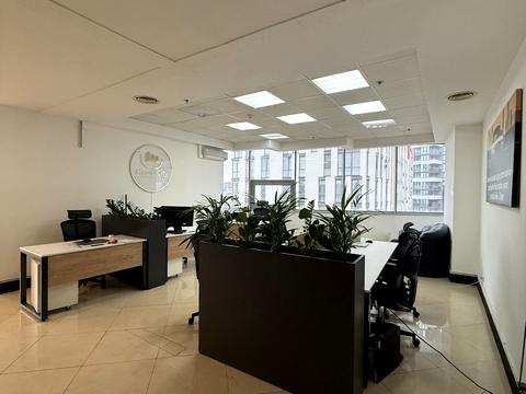 комерційна за адресою В'ячеслава Чорновола просп. (), 67г