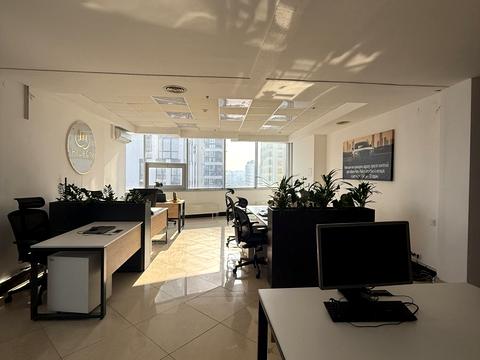 комерційна за адресою В'ячеслава Чорновола просп. (), 67г