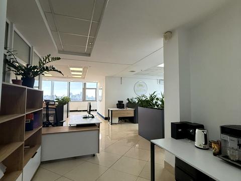 комерційна за адресою В'ячеслава Чорновола просп. (), 67г