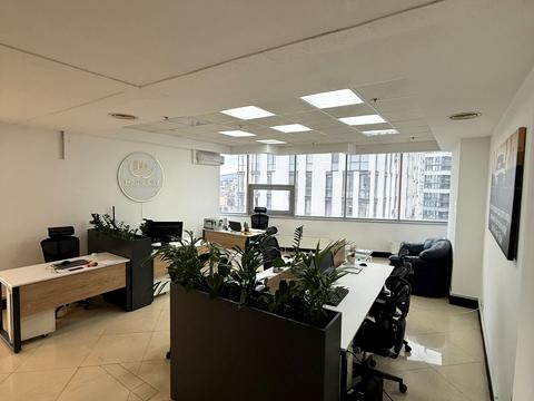 комерційна за адресою В'ячеслава Чорновола просп. (), 67г