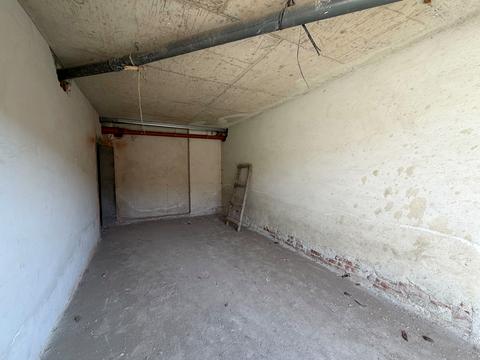 паркомісце за адресою Чорновола вул., (Будинок 2)