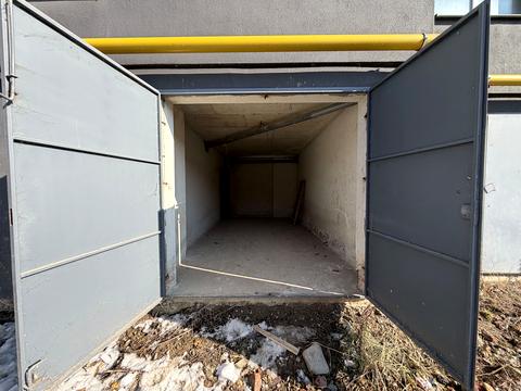 паркомісце за адресою Чорновола вул., (Будинок 2)