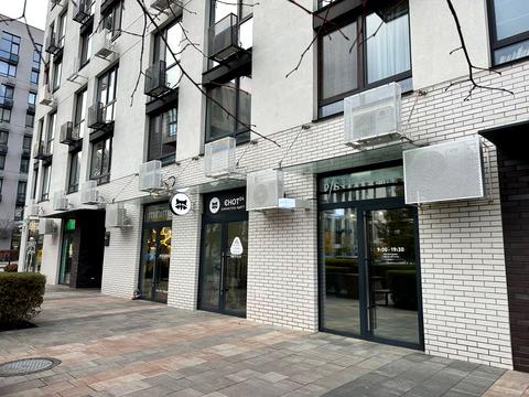 комерційна за адресою Київ, Салютна вул., 2к4