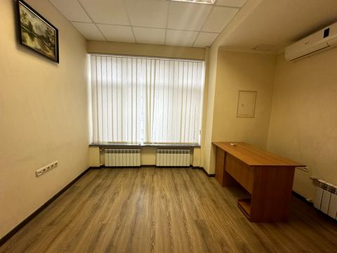 комерційна за адресою Космічна вул., 21