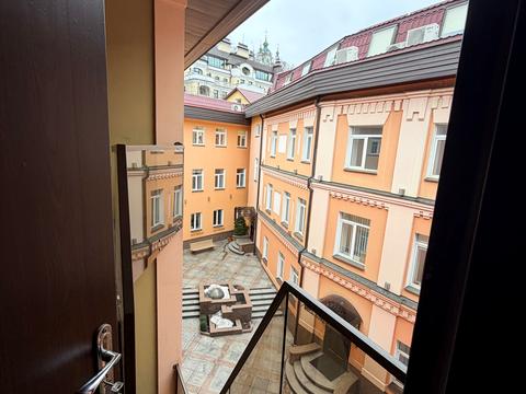 комерційна за адресою Ігорівська вул., 1/8