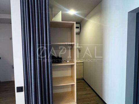 комерційна за адресою Джона Маккейна вул. (Івана Кудрі), 1