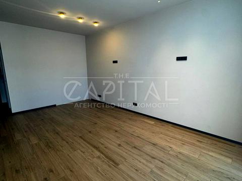 комерційна за адресою Джона Маккейна вул. (Івана Кудрі), 1