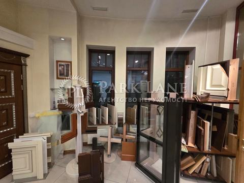 комерційна за адресою Київ, Саперно-Слобідська вул., 8