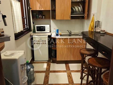 комерційна за адресою Київ, Саперно-Слобідська вул., 8