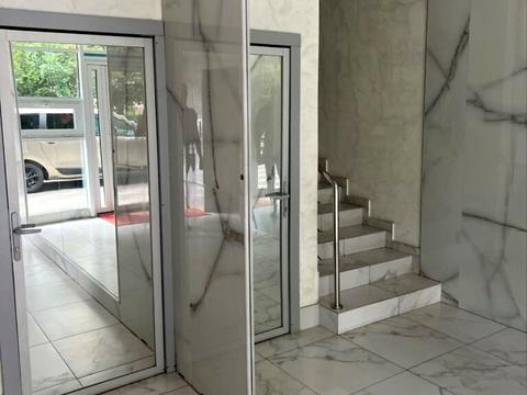 комерційна за адресою Грушевського вул., 51