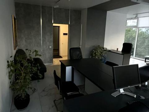 комерційна за адресою Грушевського вул., 51