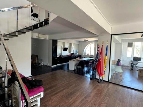 коммерческая по адресу Валовая ул., 15