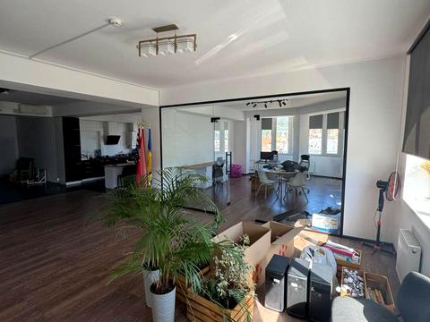 коммерческая по адресу Валовая ул., 15