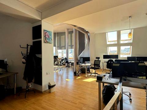 коммерческая по адресу Валовая ул., 15