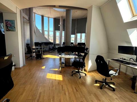 коммерческая по адресу Валовая ул., 15