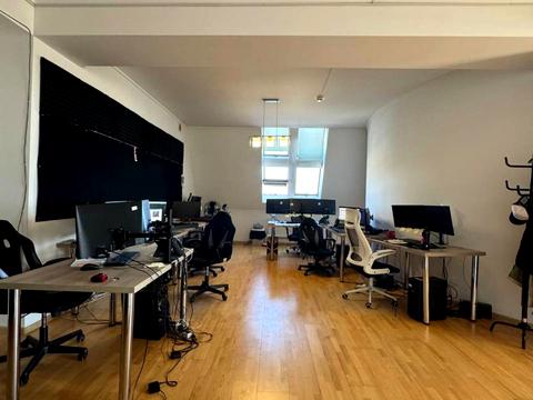 коммерческая по адресу Валовая ул., 15