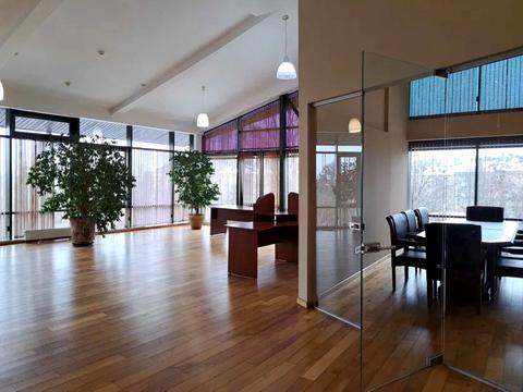 коммерческая по адресу Лейпцигская ул., 3а