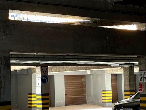 паркоместо по адресу Княгинин ул., (Будинок 39)