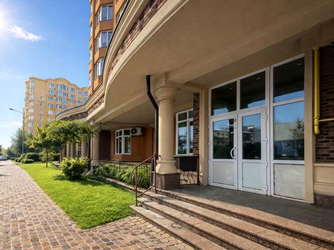 комерційна за адресою Боголюбова вул., 38