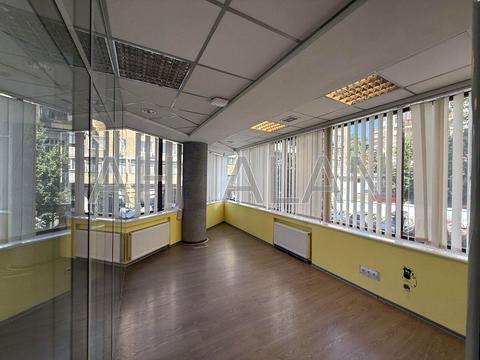 комерційна за адресою Володимирська вул., 77а