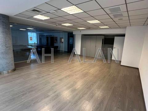 комерційна за адресою Володимирська вул., 77а