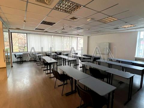 комерційна за адресою Володимирська вул., 77а