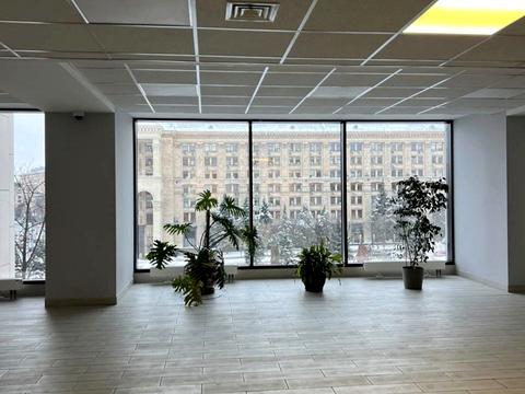 комерційна за адресою майдан Незалежності пл., 2