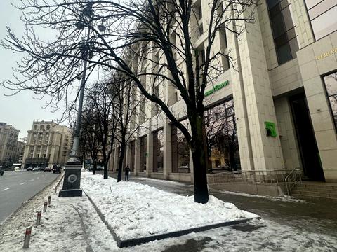 комерційна за адресою майдан Незалежності пл., 2