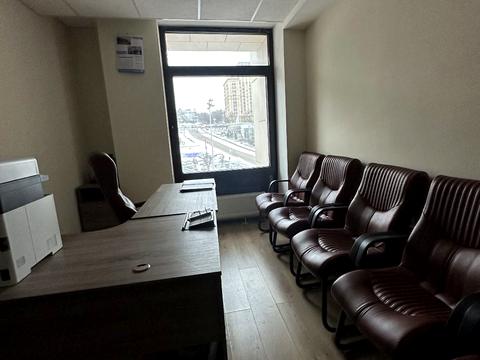комерційна за адресою майдан Незалежності пл., 2