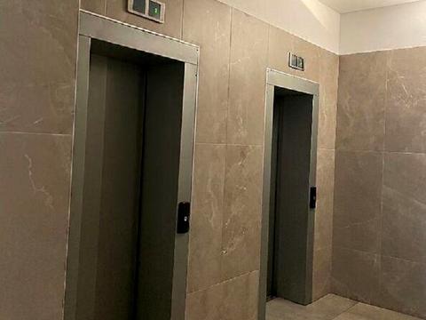 комерційна за адресою Павла Тичини просп., 18-Б