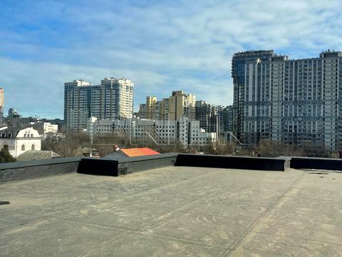 комерційна за адресою Яготинська вул., 4/10