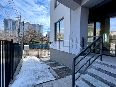 комерційна за адресою Яготинська вул., 4/10