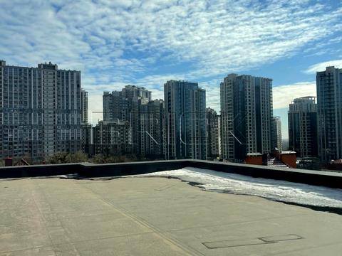 комерційна за адресою Яготинська вул., 4/10