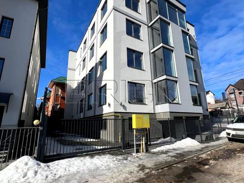 комерційна за адресою Яготинська вул., 4/10