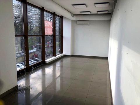 комерційна за адресою Перемоги вул., 136